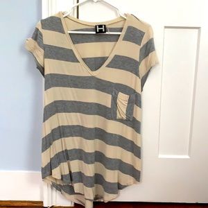 H by bordeaux v neck tee